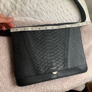 Vince. Black crossbody!